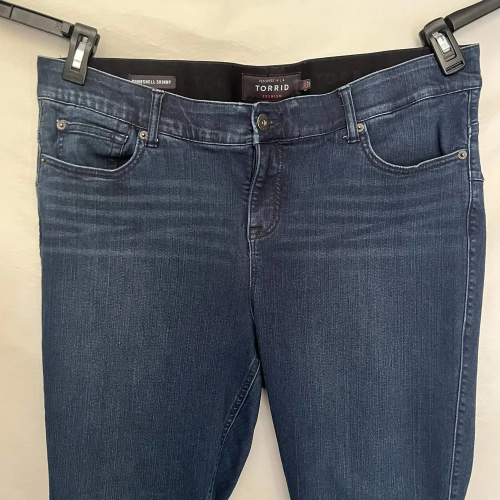 TORRID Bombshell Skinny Womens Jeans Size 20R Dark Wash Premium Stretch Hi-Rise - Image 3
