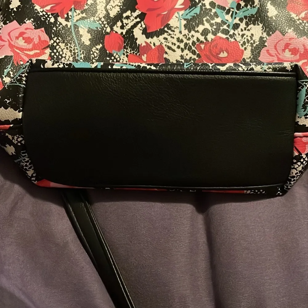 Luv Betsey By Betsey Johnson Beautiful Rose Crossbody - Image 9