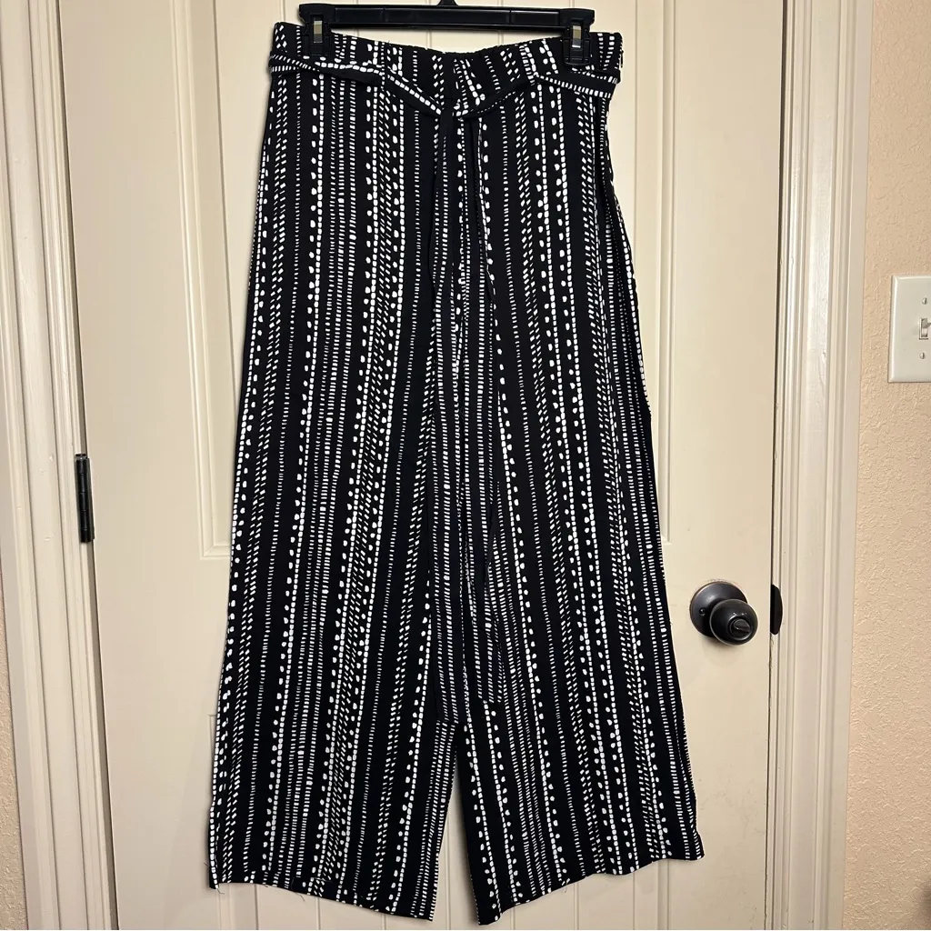 Cupcakes and Cashmere Melena Dotted Stripe Crop Pants Size M EUC Black Size M - Image 4