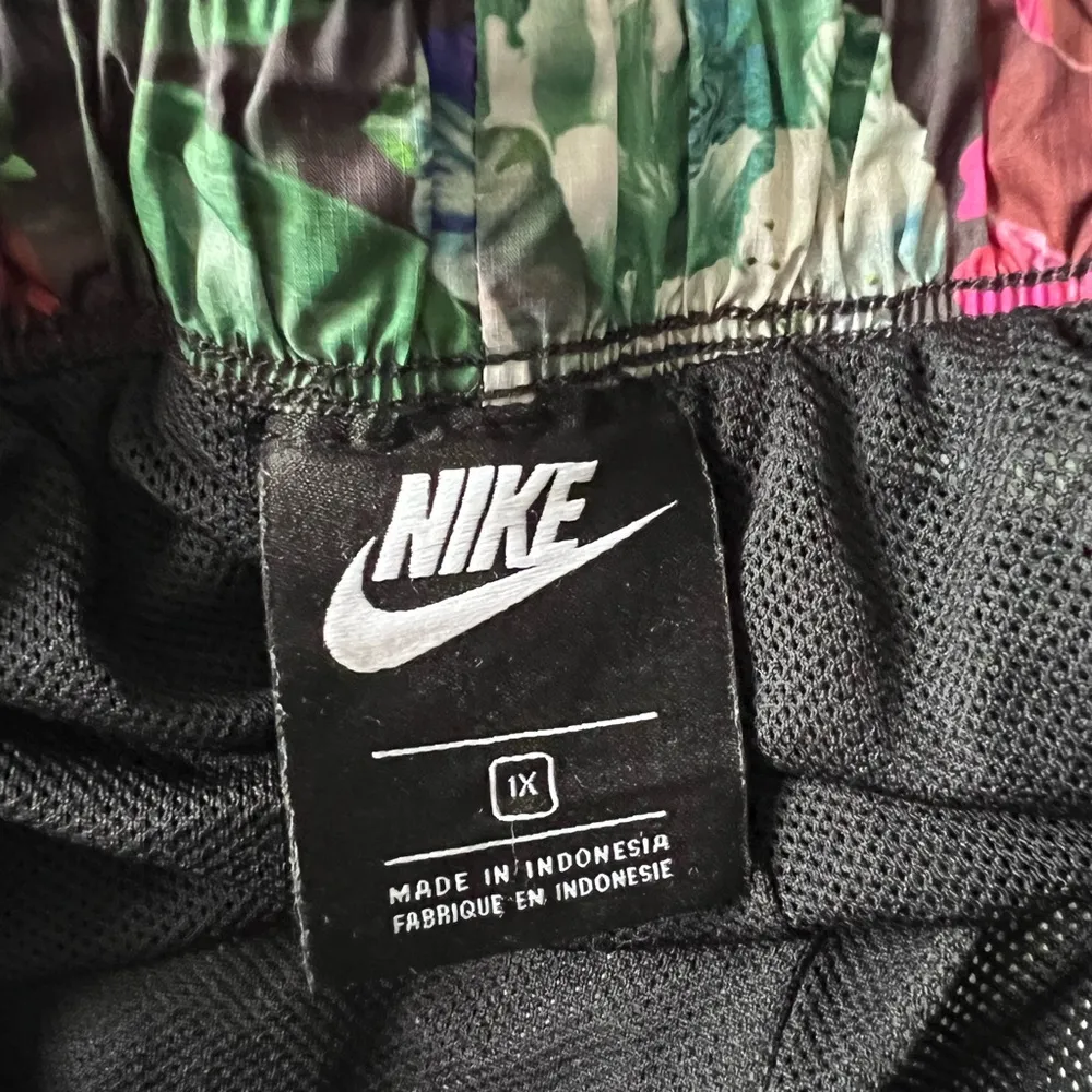 Nike women’s plus size floral windbreaker pants 1X - Image 7