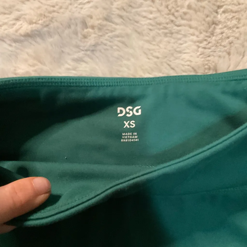 DSG Skort Size XS Green Run Walk‎ Hike Pickleball Perf Round Hem Shorts Skirt - Image 2