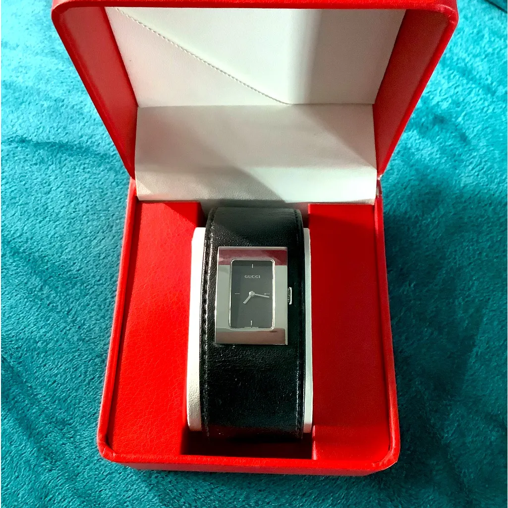 Ladies GUCCI bangle modern watch 🔥 - Image 8