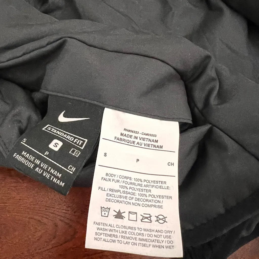 Nike Synthetic Filled Reversible Faux Fur Vest - Black - Size Small - Image 2