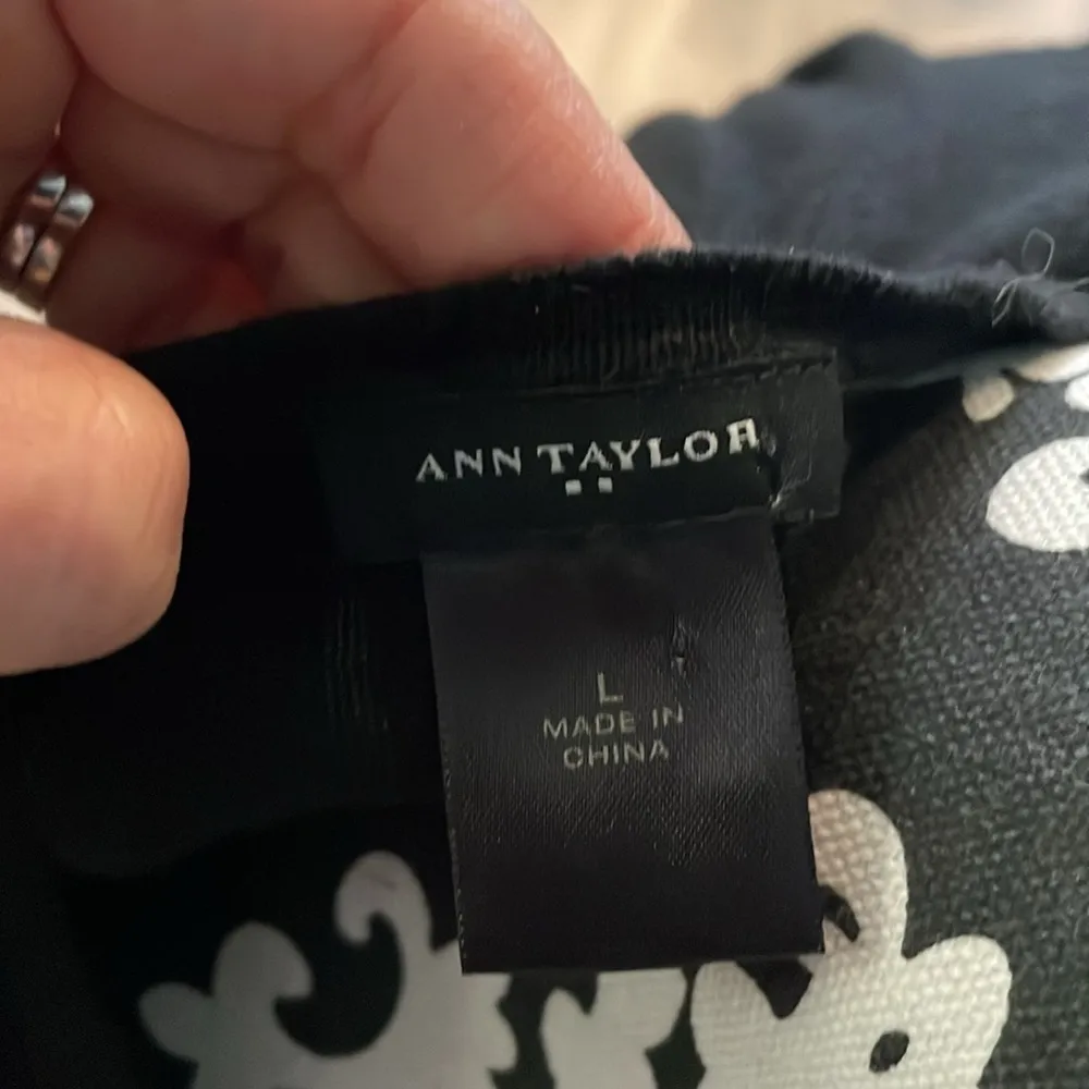 ANN TAYLOR Black & White Flower Print 3/4 Sleeve Cardigan Size Large - Image 7