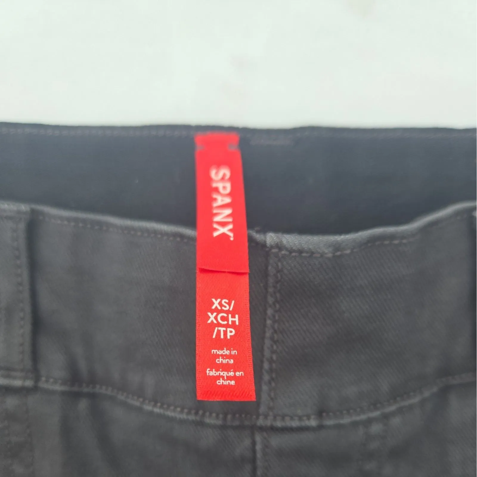 SPANX Stretch Twill Shorts, Charcoal Black, Pull on Size Xs - Image 3