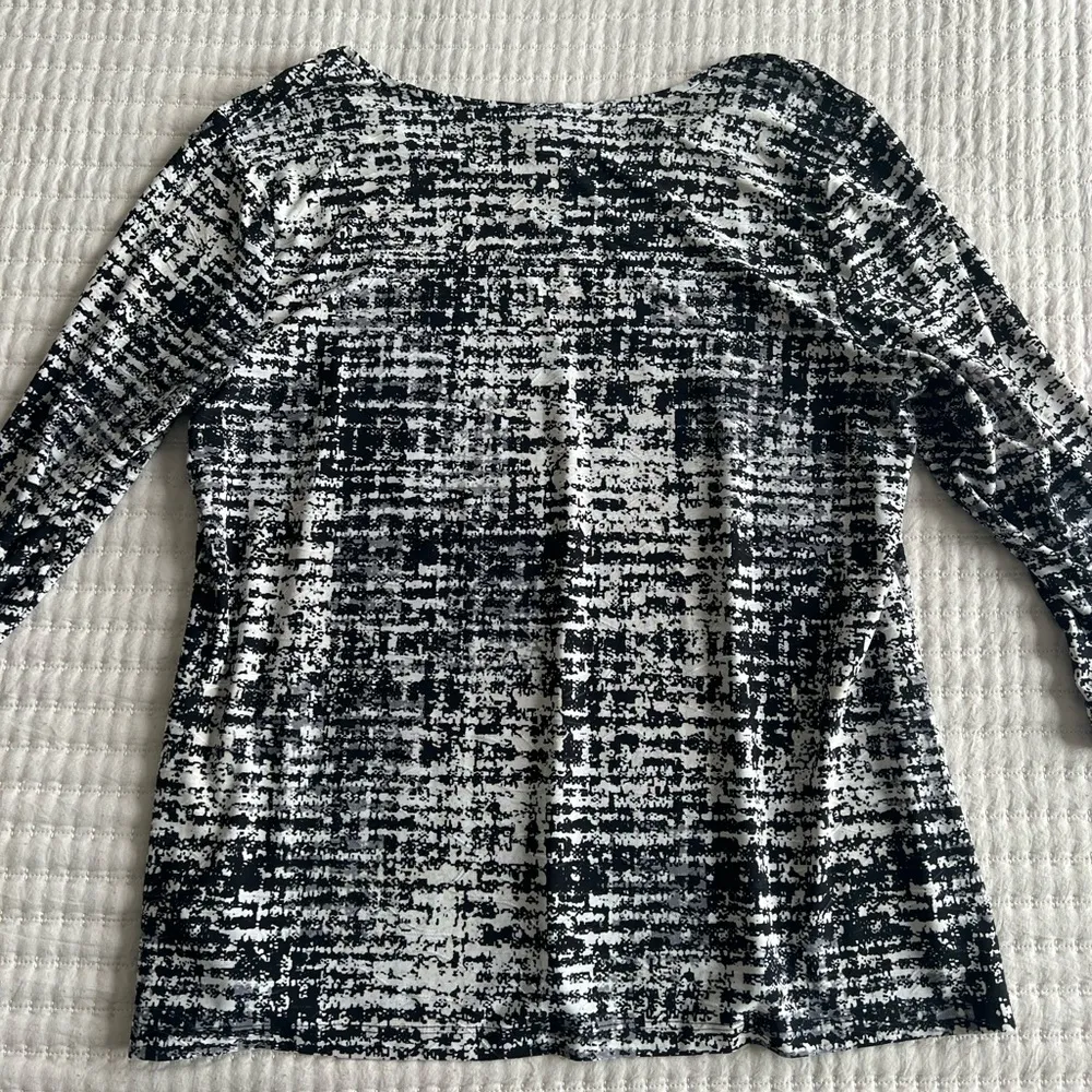 [croft & borrow] black & white petite large patterned blouse - Image 5
