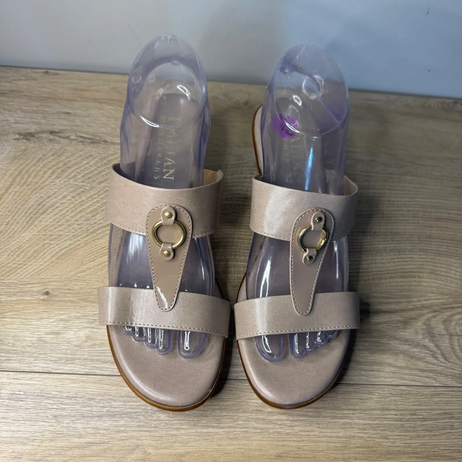 Italian Shoemakers Sandals Beige Wedge Heels Gold Accent Size‎ 8.5 Women - Image 3