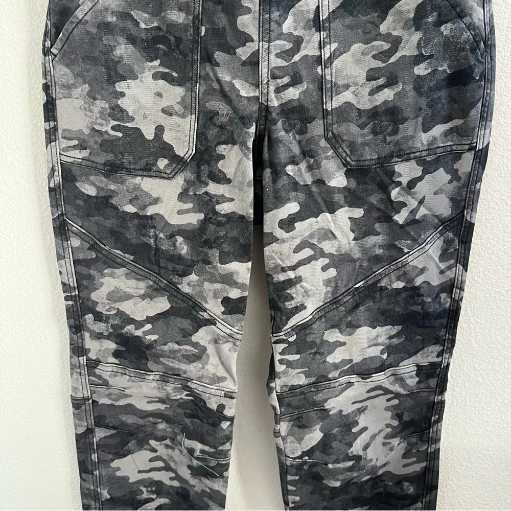 NWT SPANX Twill Cargo Jogger Blackwash Camo Medium - Image 11