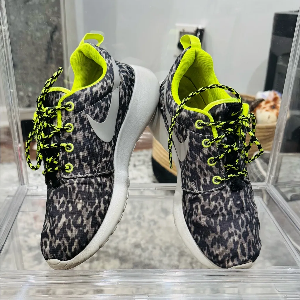 Nike Roshe Run Leopard Print Athletic Shoe Cool Grey/Wolf Grey•Volt•Black - Image 3