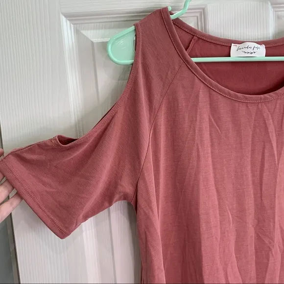 3/$25 - Lavender Field cold shoulder short sleeve‎ - Image 2