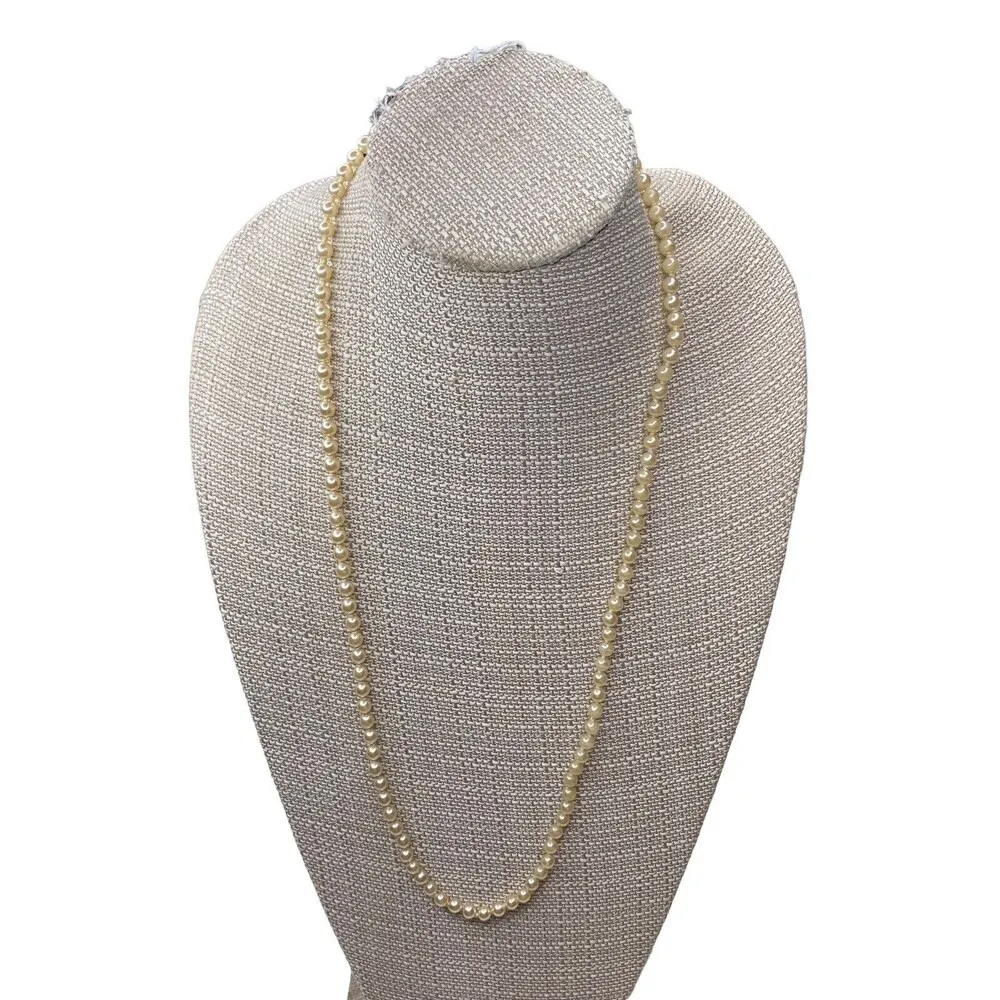 Vintage White Faux Pearl Necklace Single Strand L. Screw Closure - Image 5