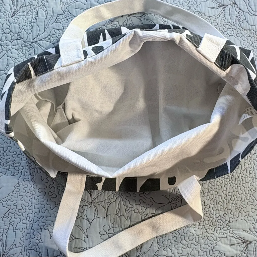 ♨️Vuori Limited Edition Charcoal and Cream Abstract Oversized Canvas Tote Bag💛 - Image 5