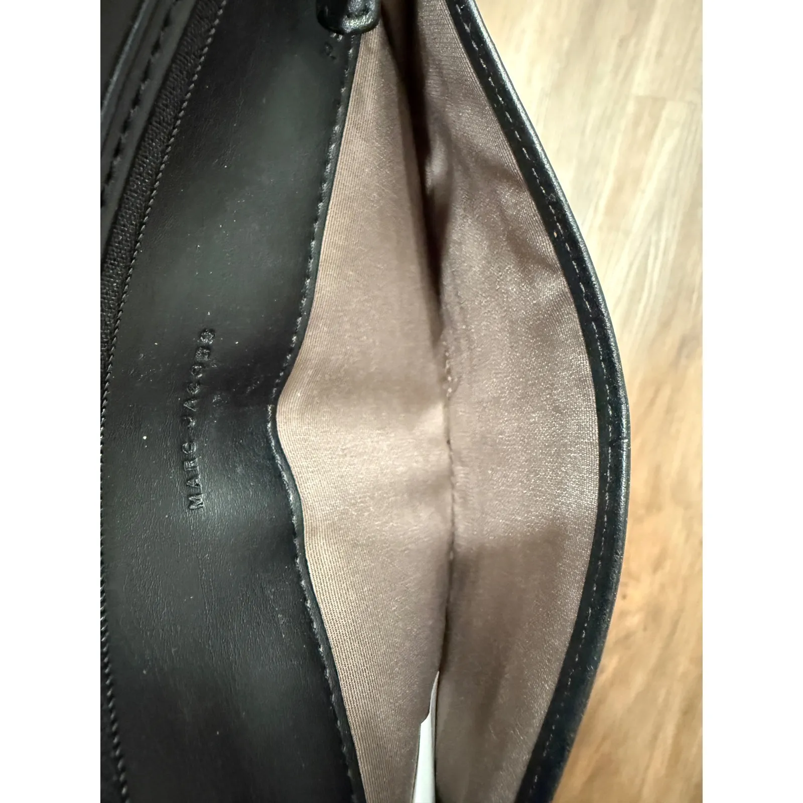 Marc Jacobs Beige Leather Wallet Snap Closure Card Holder Zip Pocket - Image 6