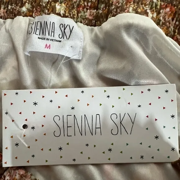 NWT‎ Sienna Sky Floral Skirt With Smocked Waist and Tiers Size M - Image 5