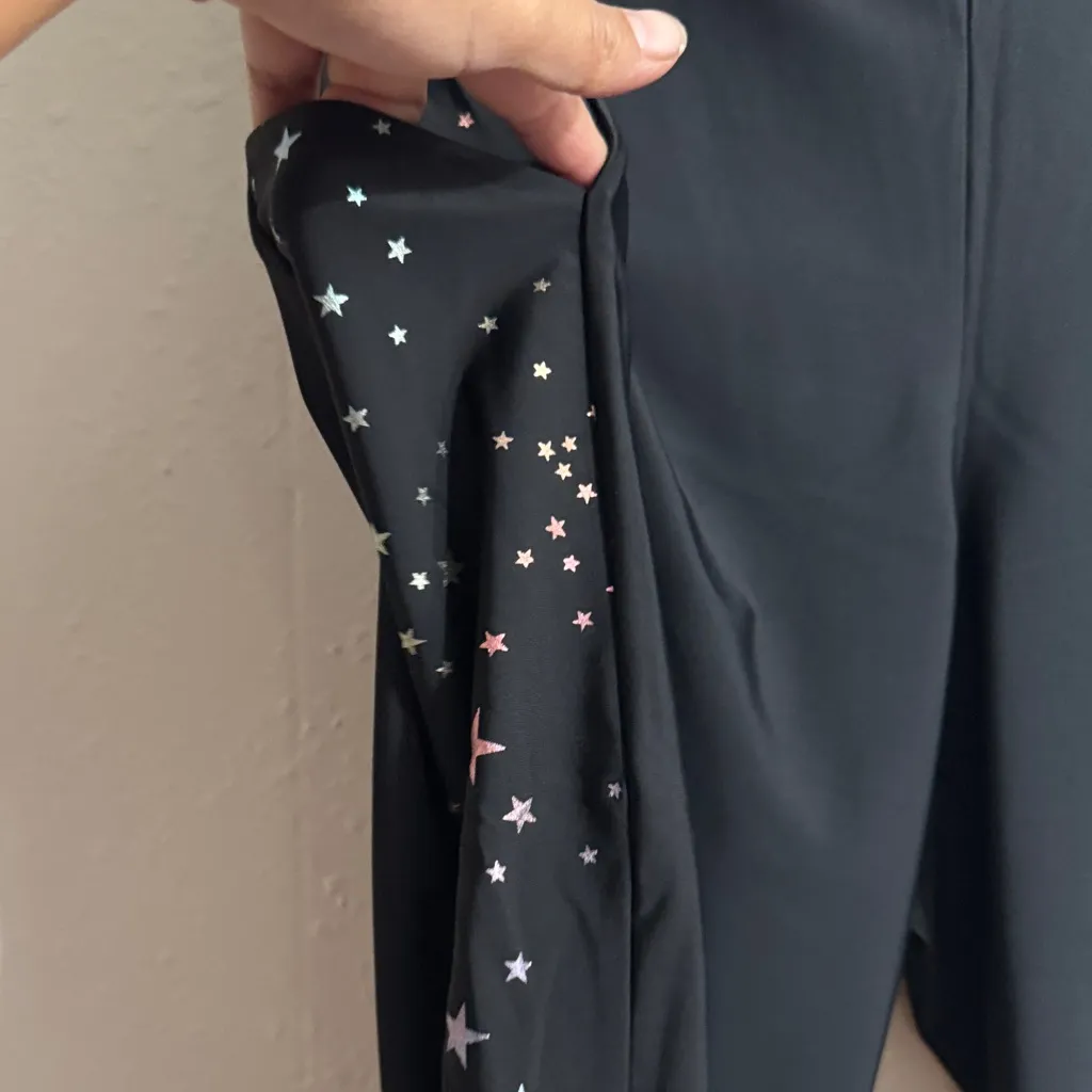 Torrid Black Star-Patterned Women's Capri Leggings - Image 3