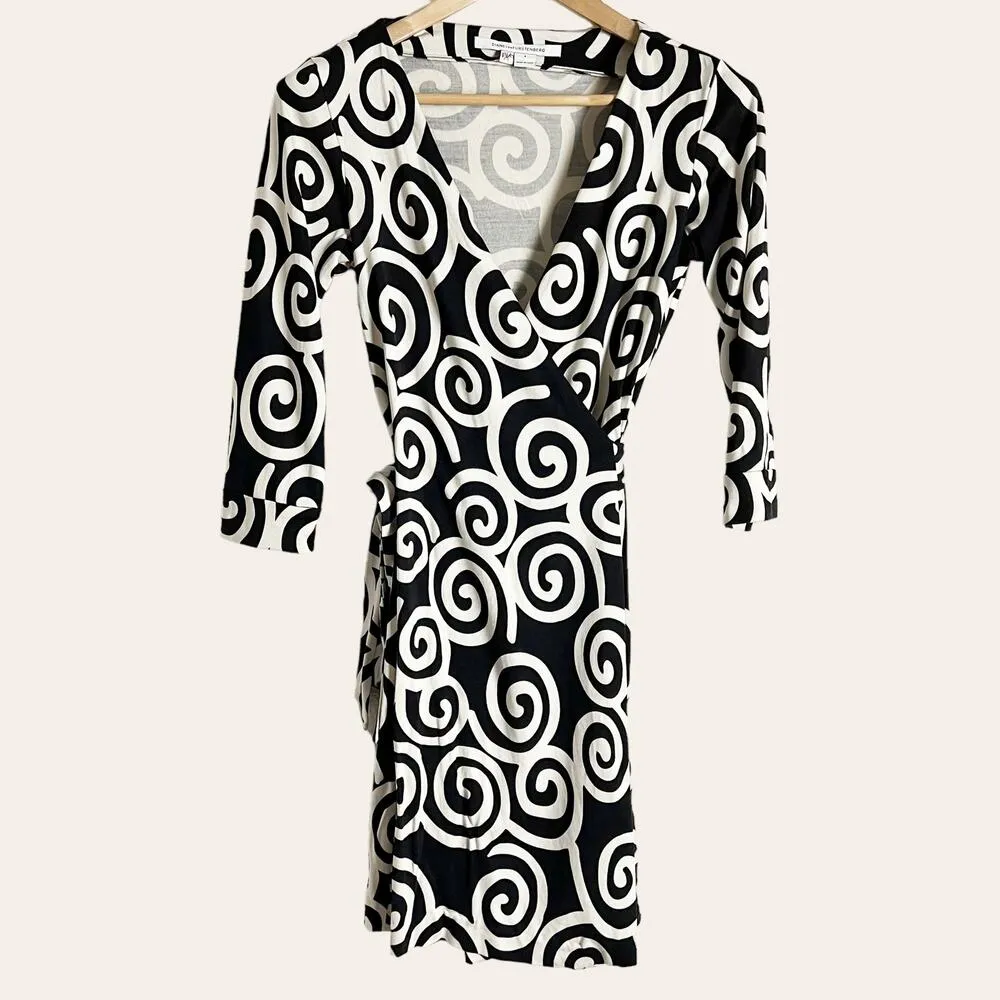 Diane von Furstenberg Julian Silk Jersey Swirl Print Black Wrap Mini Dress Sz 4 - Image 2