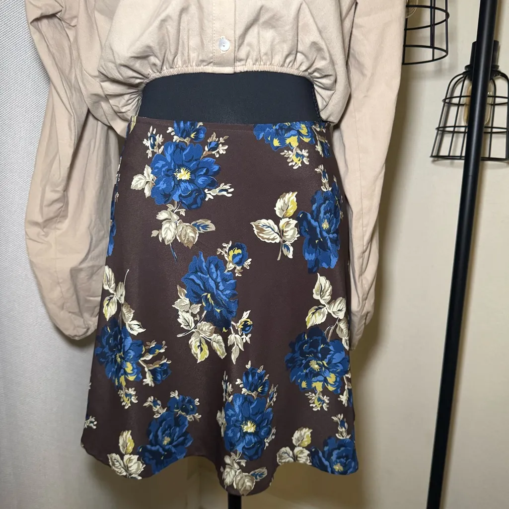Vintage Old Navy Floral A-Line Mini Skirt Size Brown Blue Rose Print Y2K Size 4 - Image 2