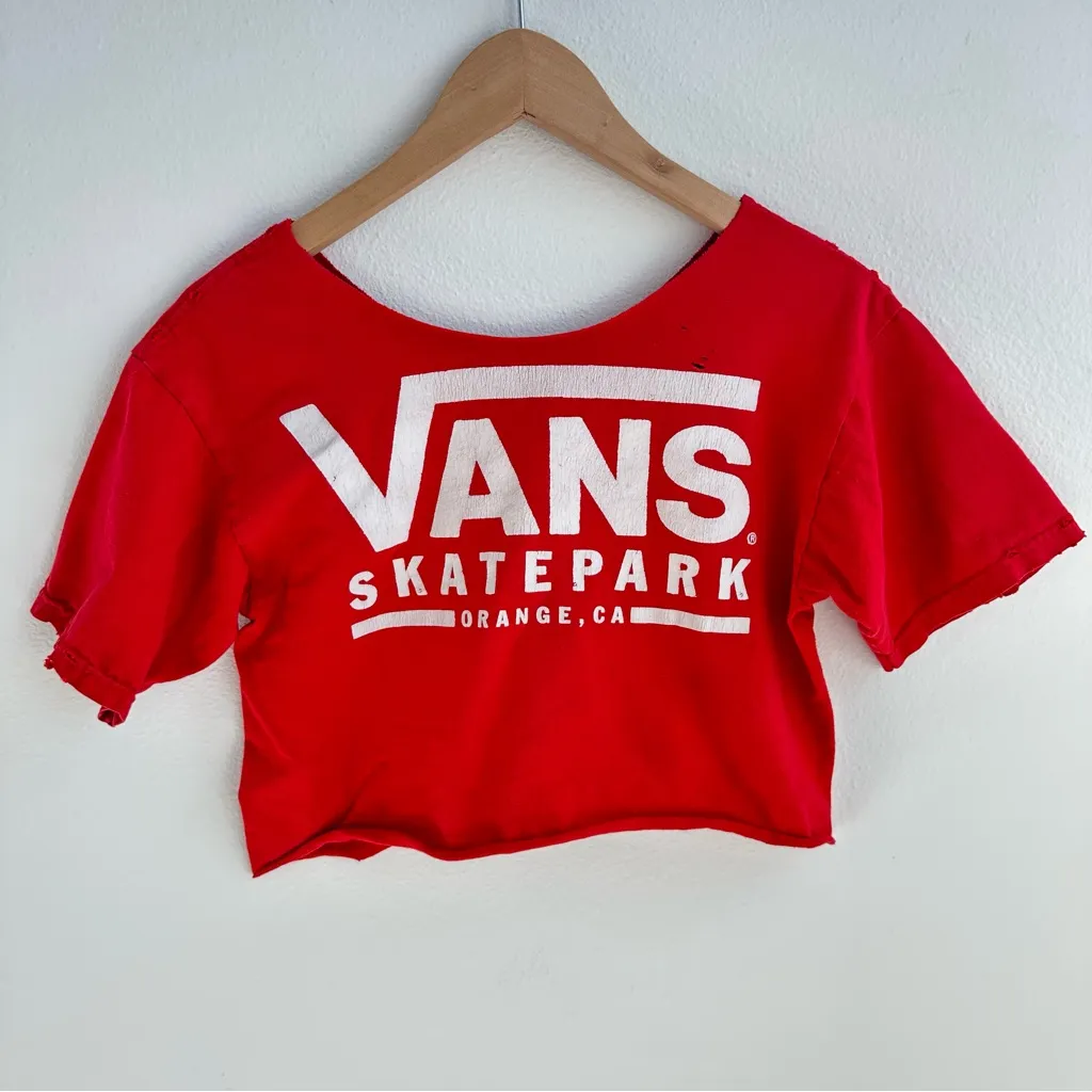 Vans off-the-shoulder cropped tee with white logo - Image 4