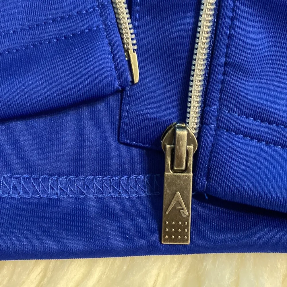 ANTIGUA Women Jacket beautiful blue color with from zipper BNWOT  size M - Image 15