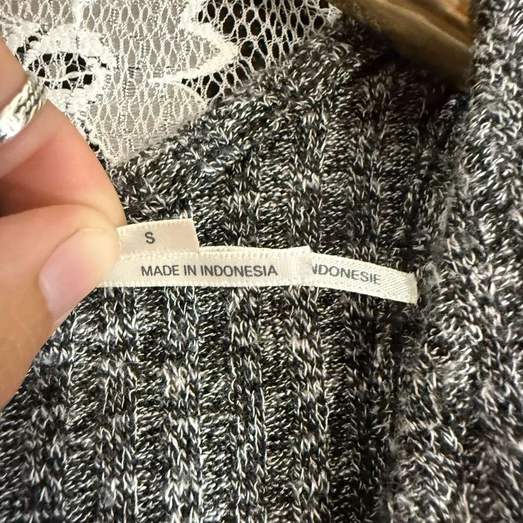 Urban outfitters Kimchi black Gray Knit Crop Top keyhole bow knot like new small - Image 4