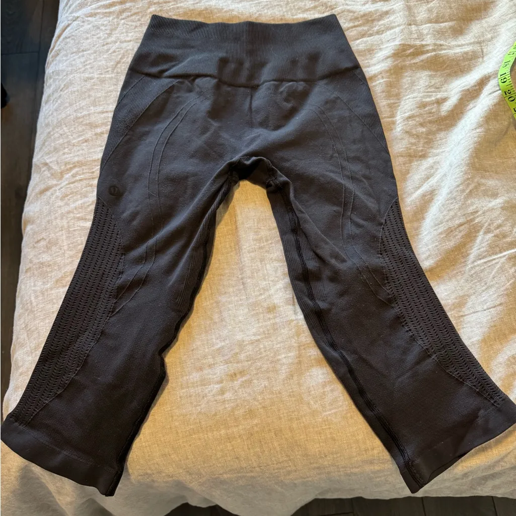 Lululemon Flow & Go Cropped Workout Pants - Image 9
