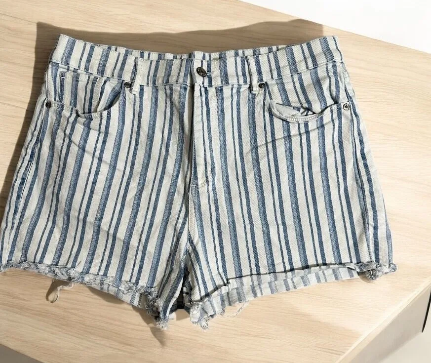 Made And‎ Loved Loft Denim Shorts 31/12 Blue White Striped Denim Cut Off Shorts - Image 2