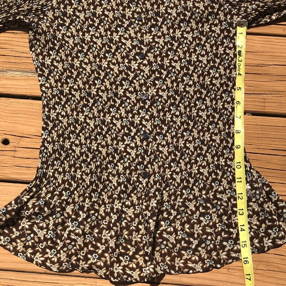 Button Front Floral Gypsy Fairy Puckered Top with Ruffled Hem Bell Sleeve Sz S - Image 5