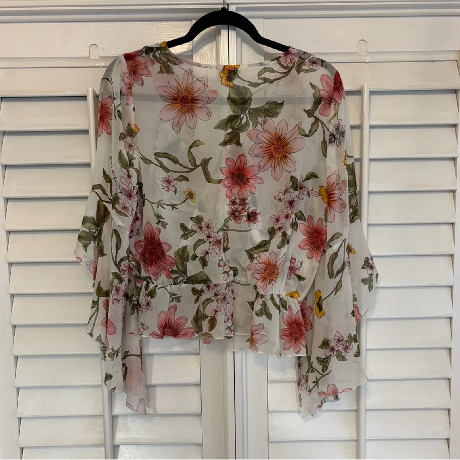 Guess White Floral‎ Blouse Size Medium - Image 2