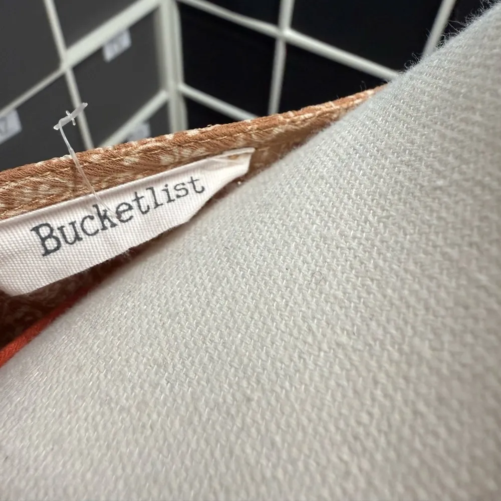 Bucketlist NWOT Floral Button - Image 3