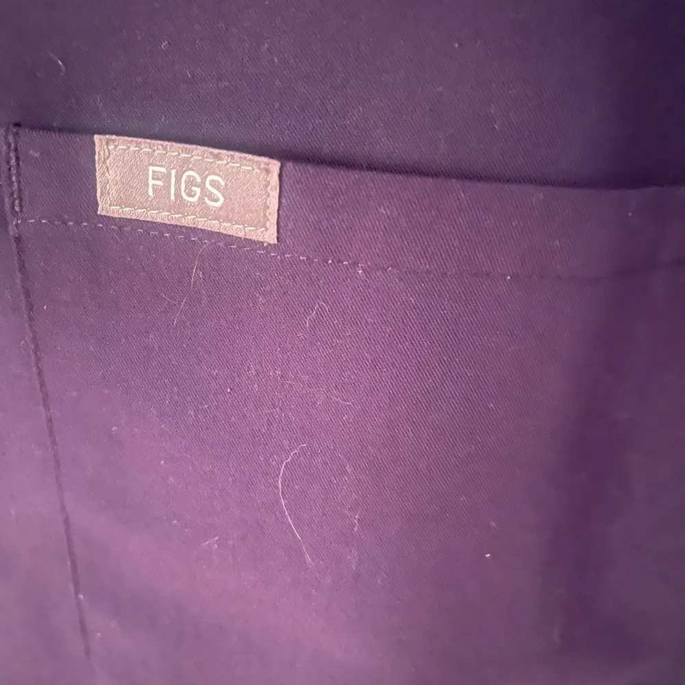 FIGS WOMENS CATARINA ONE POCKET SCRUB TOP - Image 3