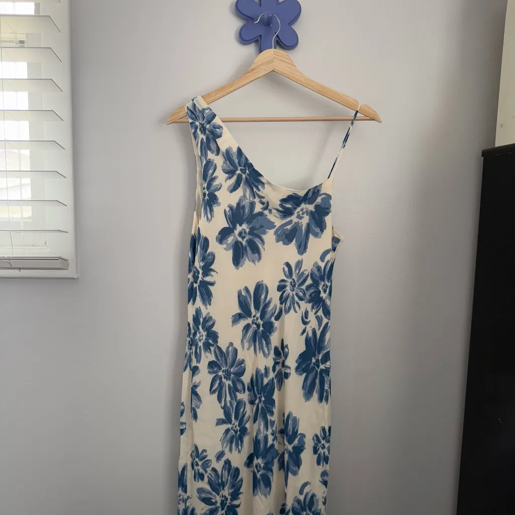 Reformation Large Chandelier Floral Midi Dress Celestia Blue Floral Ivory - Image 9