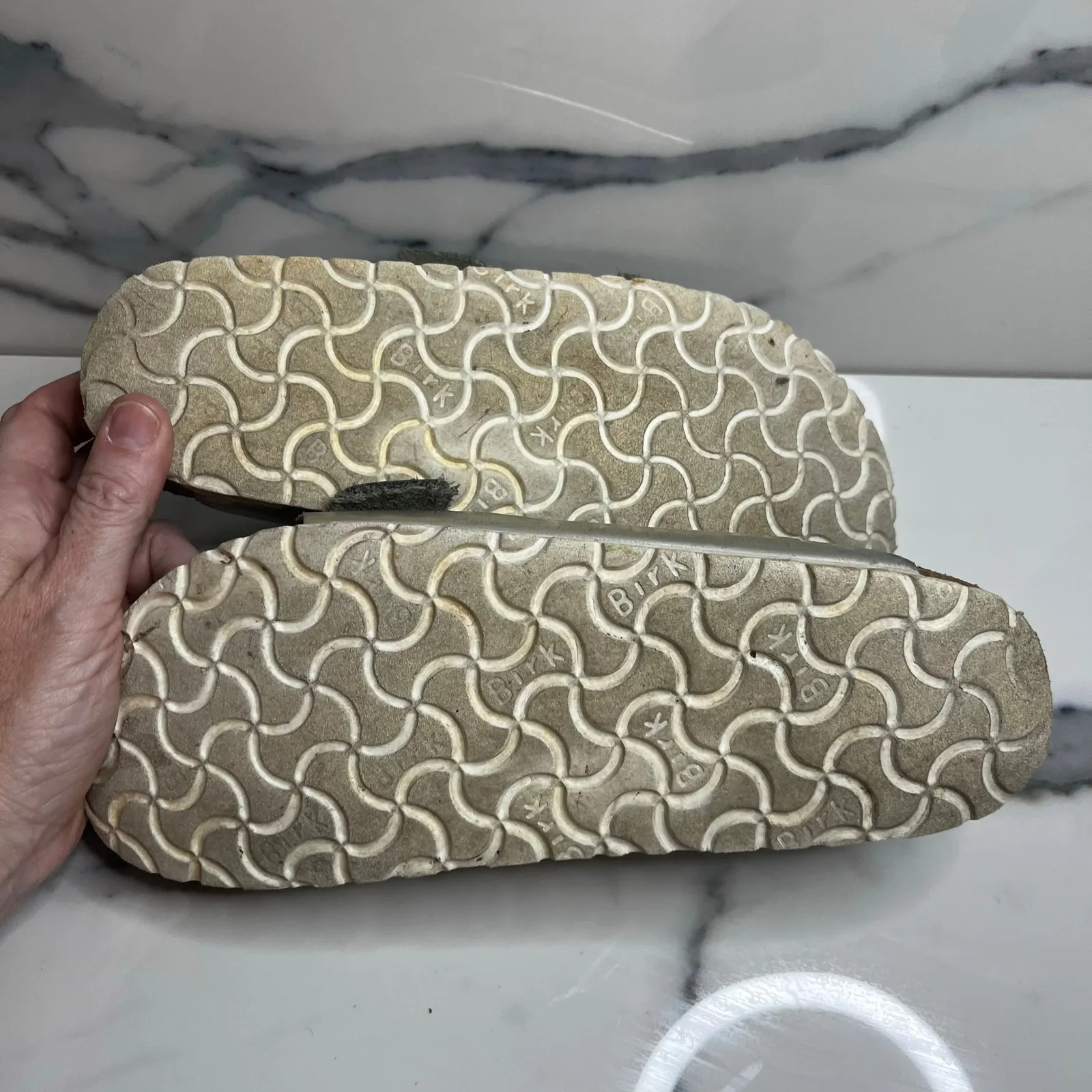 Birkenstock Women's Silver Metallic Leather Arizona Sandals Sz 39 W Sz 8-8.5 - Image 7