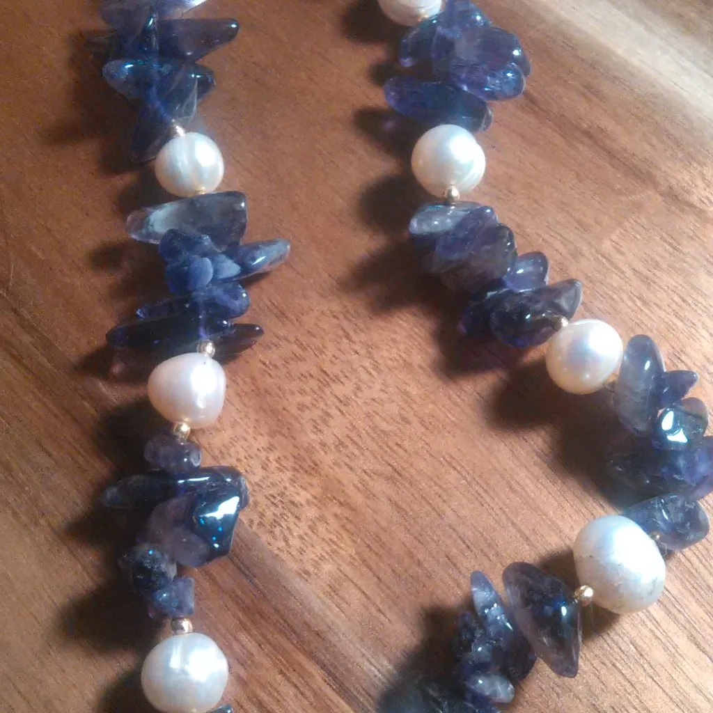 African Amethyst Chips and White Freshwater Pearl 18 Inch Necklace - Image 10