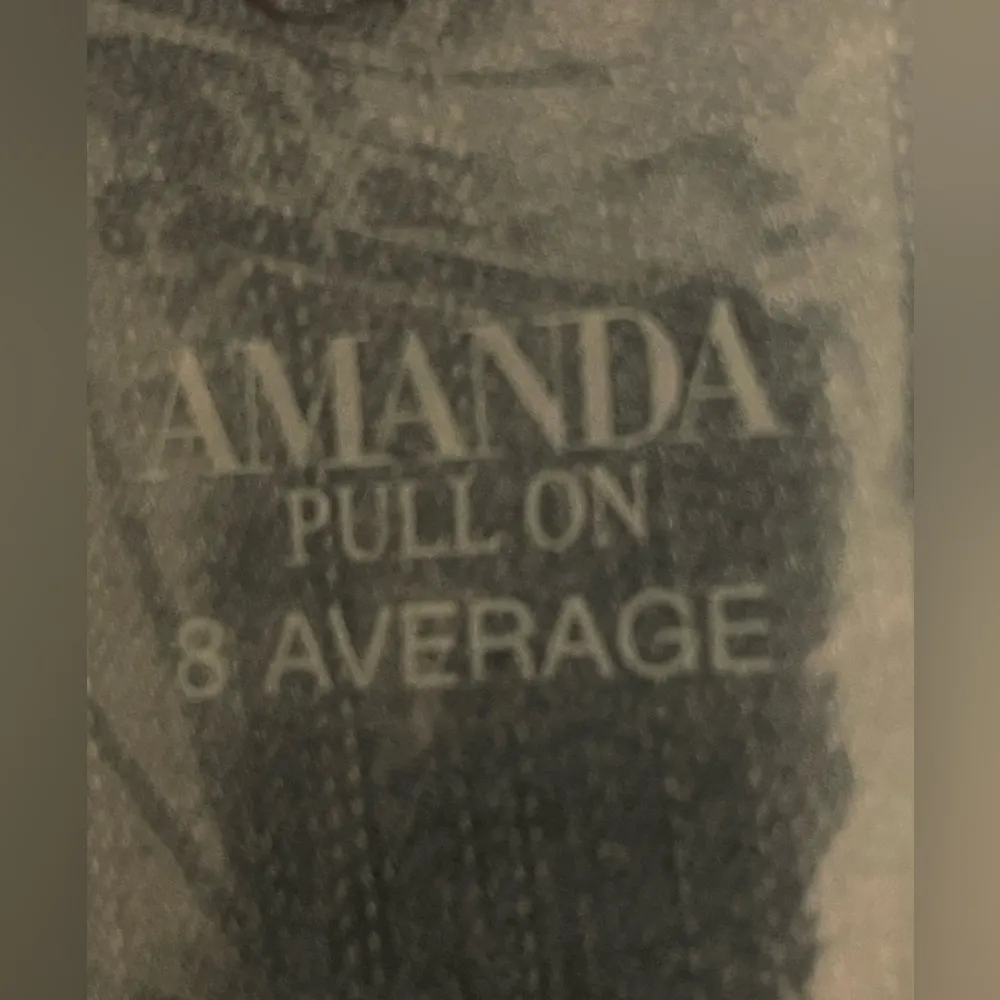 Women's Gloria Vanderbilt Amanda Pull-On Jeans Size 8 New with tags. - Image 4