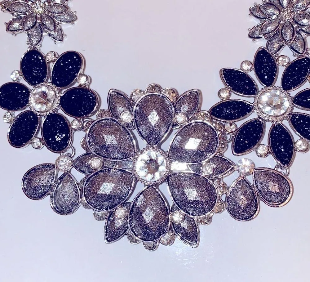 Amrita Singh black and grey floral stones with silver chain necklace. NWT. - Image 7