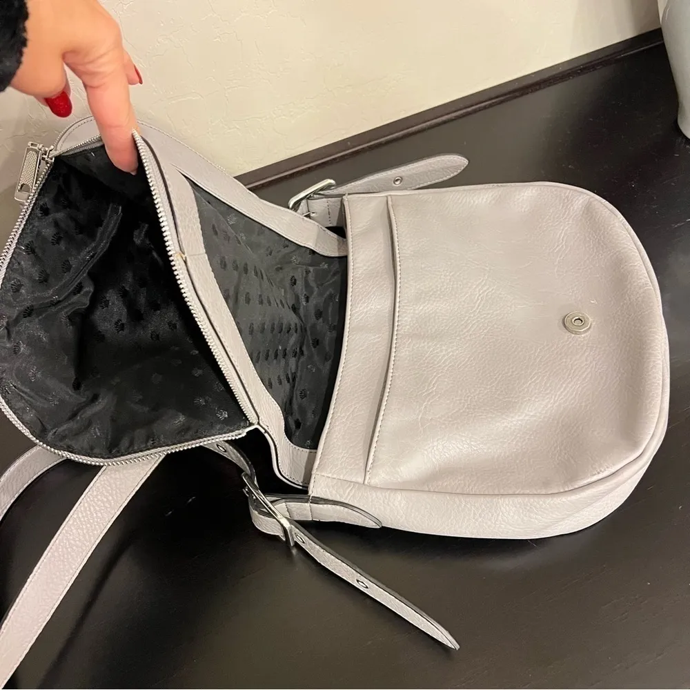 Juicy Couture Rosa vegan leather saddle bag/Crossbody adjustable strap10”x11” - Image 9