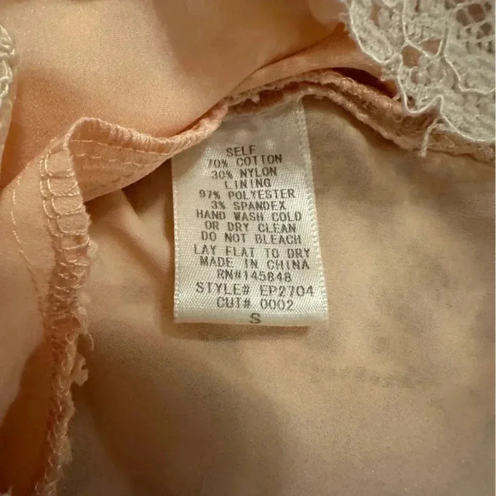 NWT Everly cap sleeve lace romper light pink size S - Image 5
