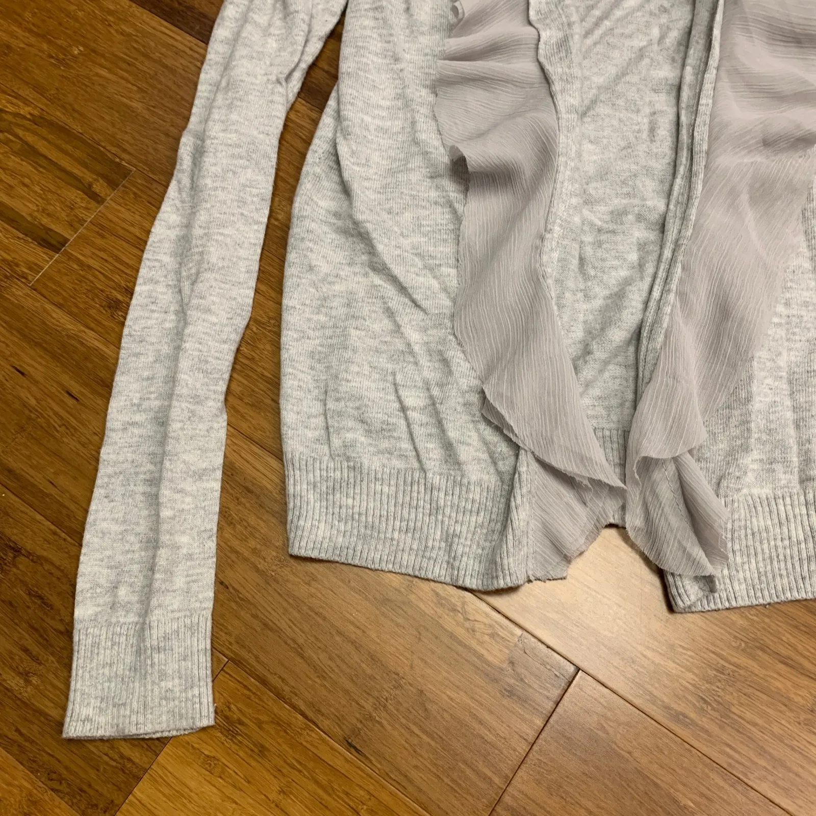 Abercrombie & Fitch Cardigan Womens Size Small Ruffle Front Knit Sweater Gray‎ - Image 2