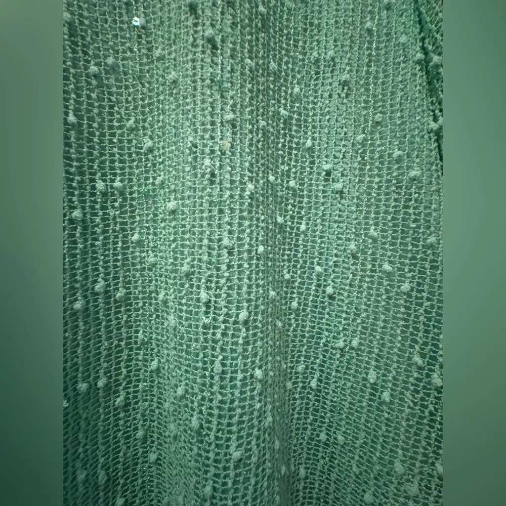 Alfred Dunner M popcorn knit sequin pullover top with keyhole opening. - Image 5