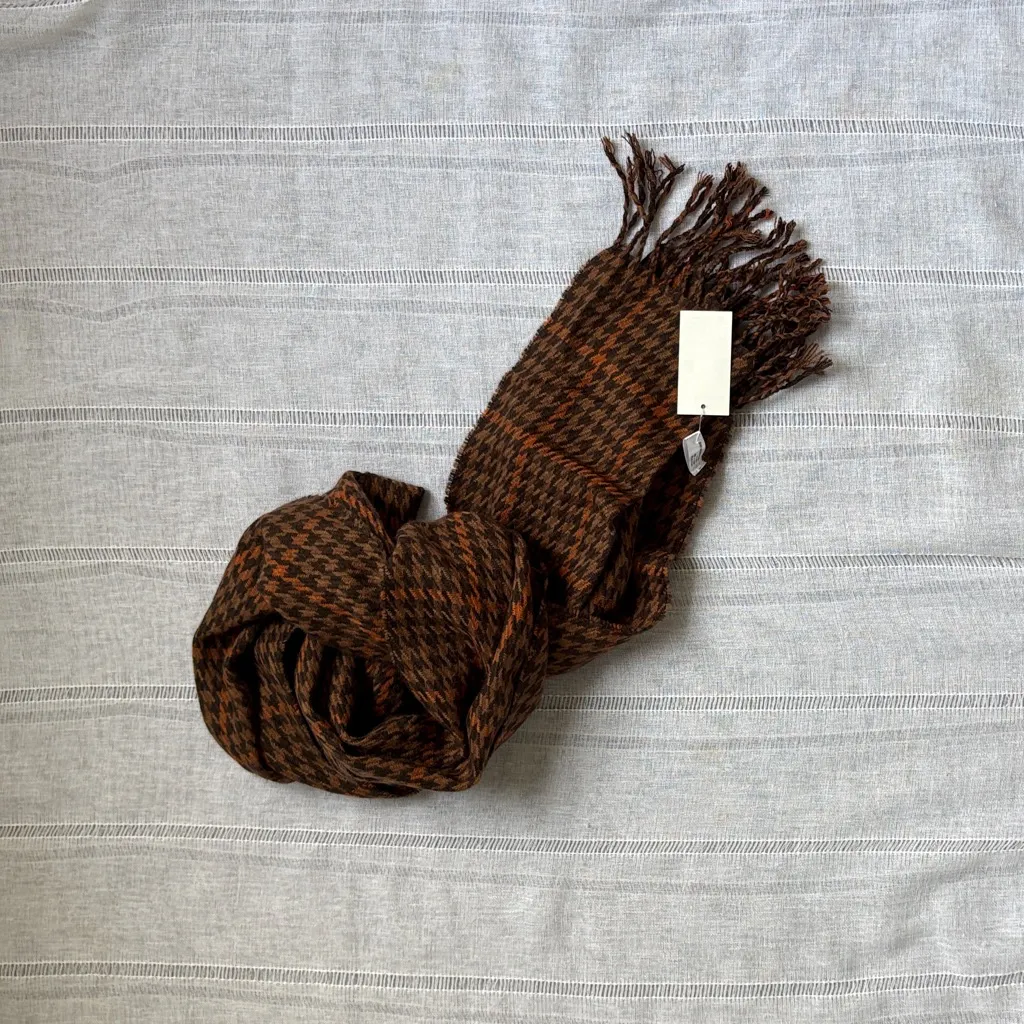 Classic Chic NWT Dark Academia Brown Houndstooth Scarf - Image 5