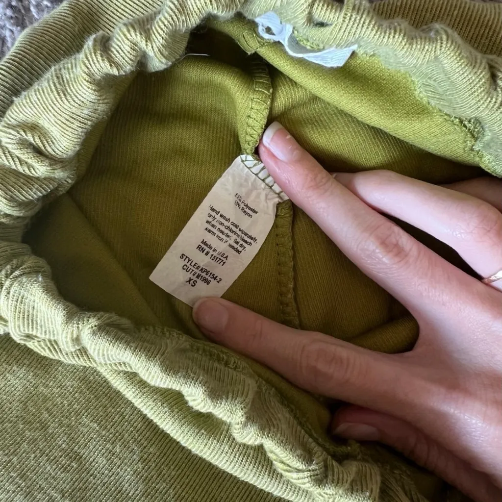 Le Lis Women's Flare Pants in Olive Green - Image 3