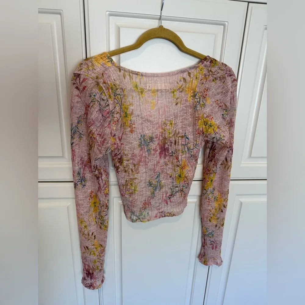We the Free Women's Angelina Floral Crop Top Longsleeve Size Medium Sheer Snap - Image 3