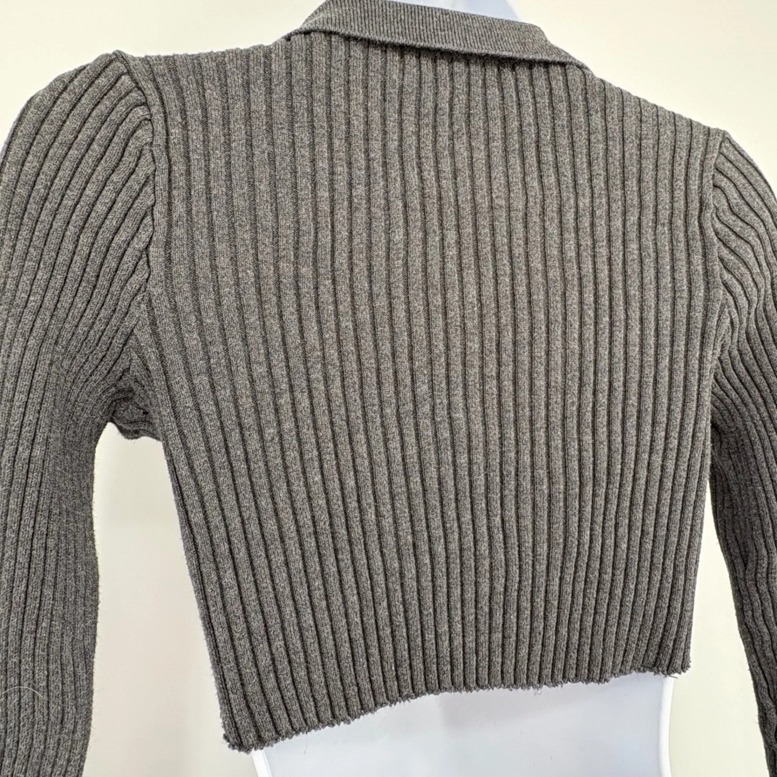 Brandy Melville Gray Ribbed Crop Button Cardigan Sweater Raw Hem XS/S Stretch - Image 5