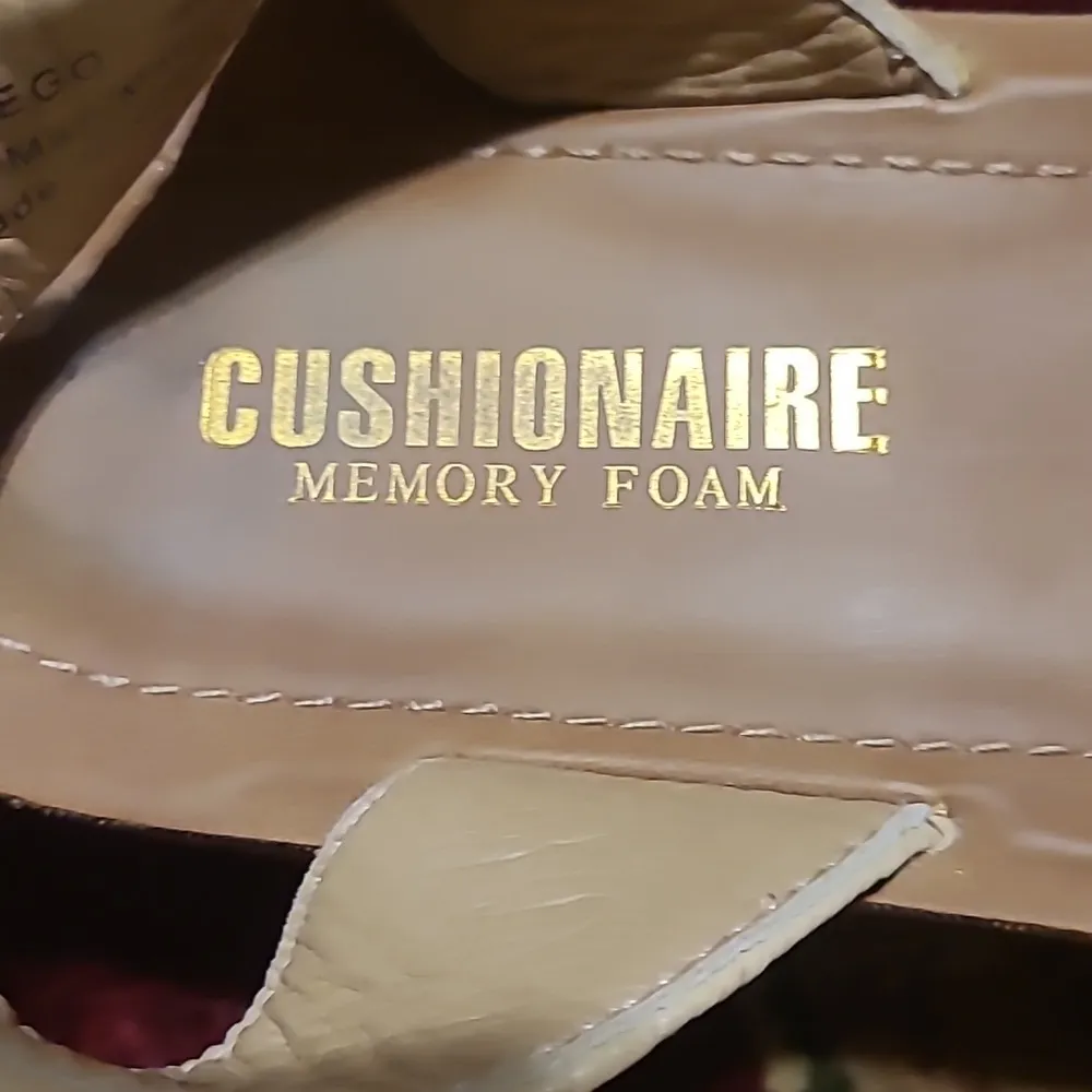 Cushionaire Memory Foam Sandals SIZE 8 - Image 5
