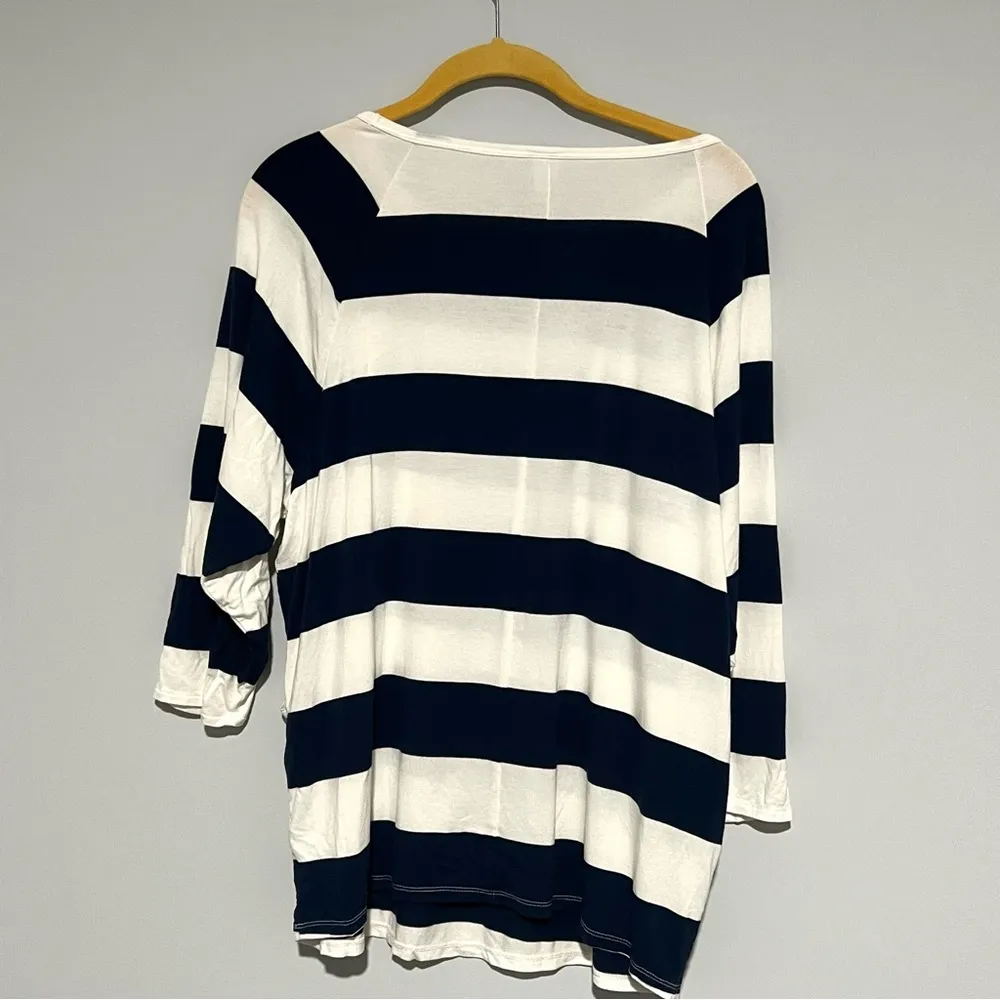 Old Navy Navy Blue White Striped Maternity Top Size M Breastfeeding Newborn Baby - Image 5