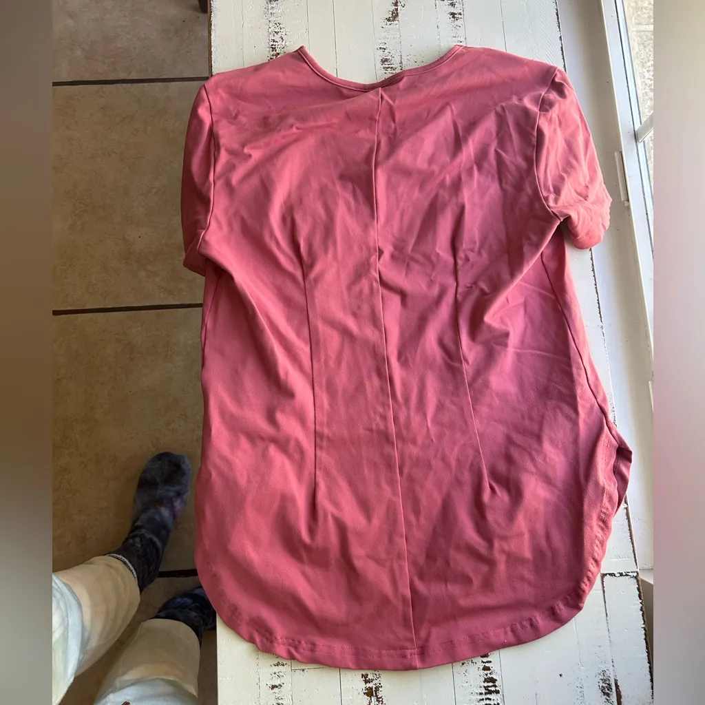 Scope scrubs set in pink - Image 12