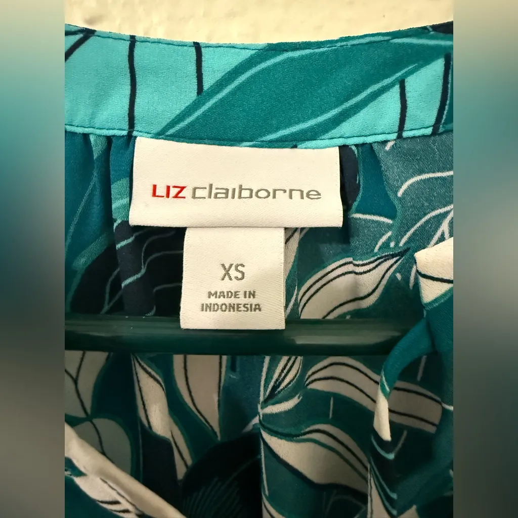 Liz Claiborne Women's Polyester Tropical Different Blues Short Sleeve Blouse XS - Image 5