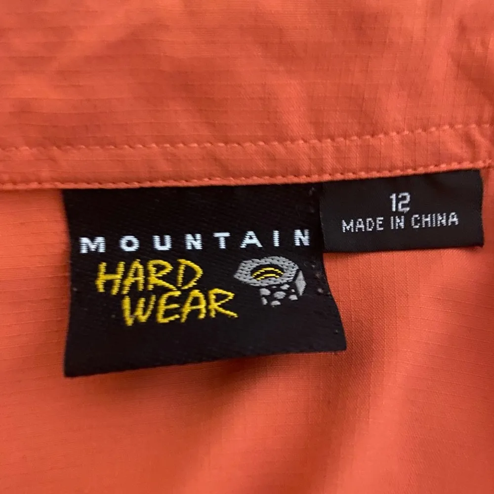 Mountain Hardwear coral/orange short sleeve button front size 12 shirt. - Image 5