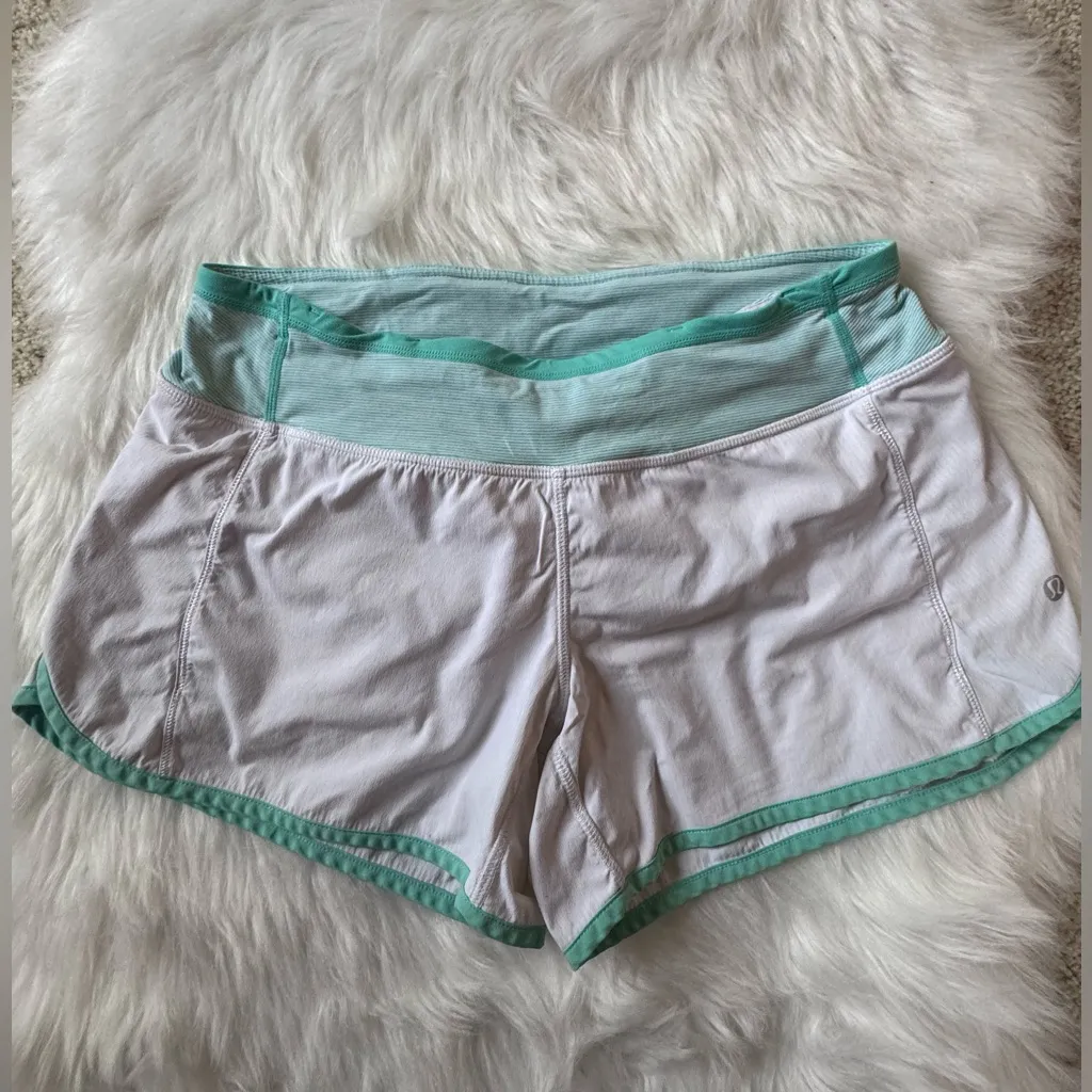 Lululemon Size 6 Turbo Running Short in white with a mint green waistband - Image 3