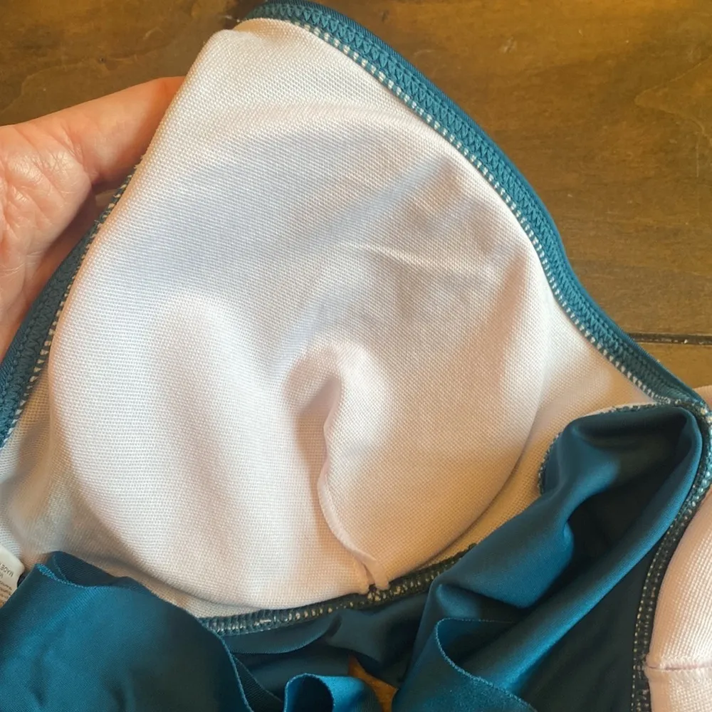 Blue Ruffled‎ Bikini Top cup support ruffle hem bikini top teal blue size M Size M - Image 8